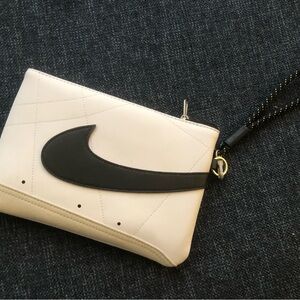 🖤 Nike Cream and Black Women's Wristlet